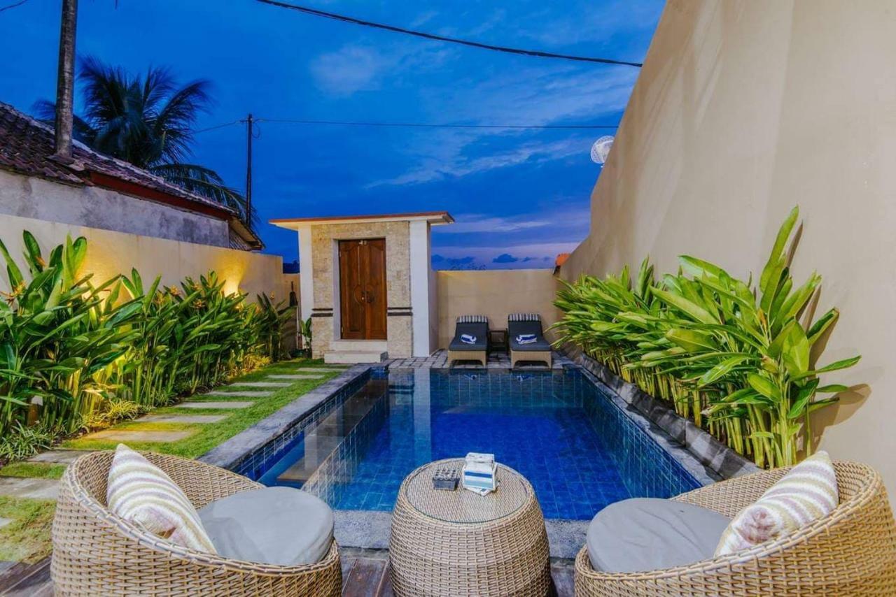 Villa Secret Outlook