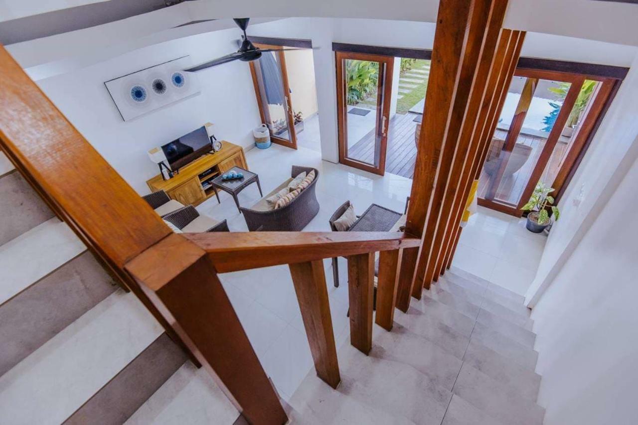 Villa Secret Outlook *