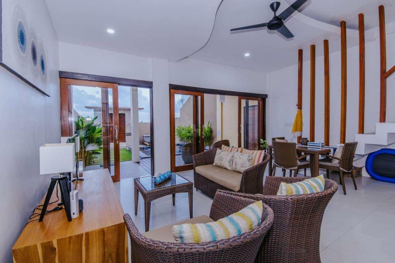 Villa Secret Outlook *