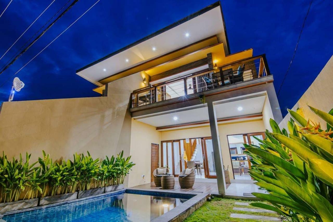 Villa Secret Outlook