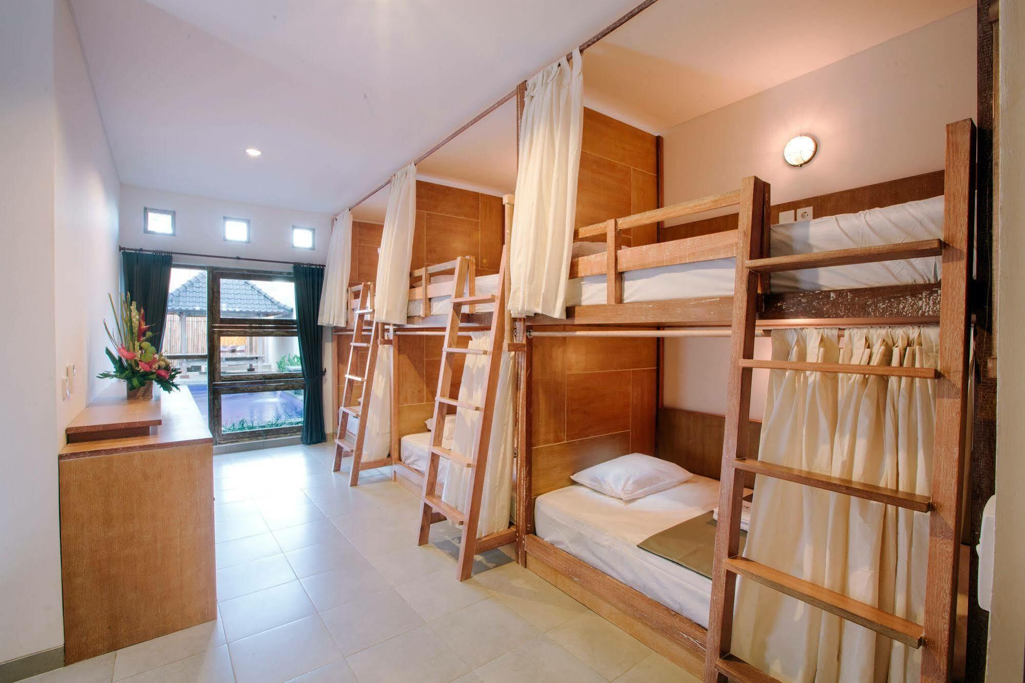 Lokal Bali * Kuta (Bali)