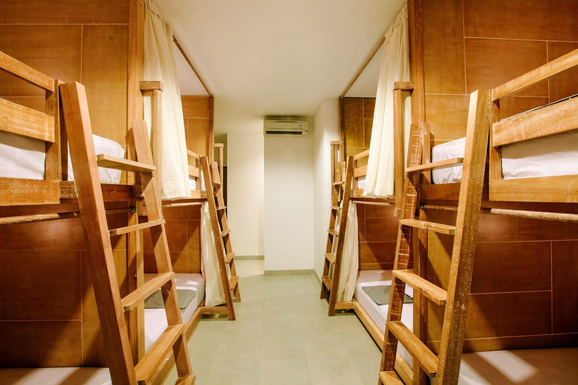 Lokal Bali Hostel *