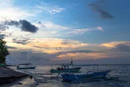 Taman liburan Lilin Lovina (Bali)