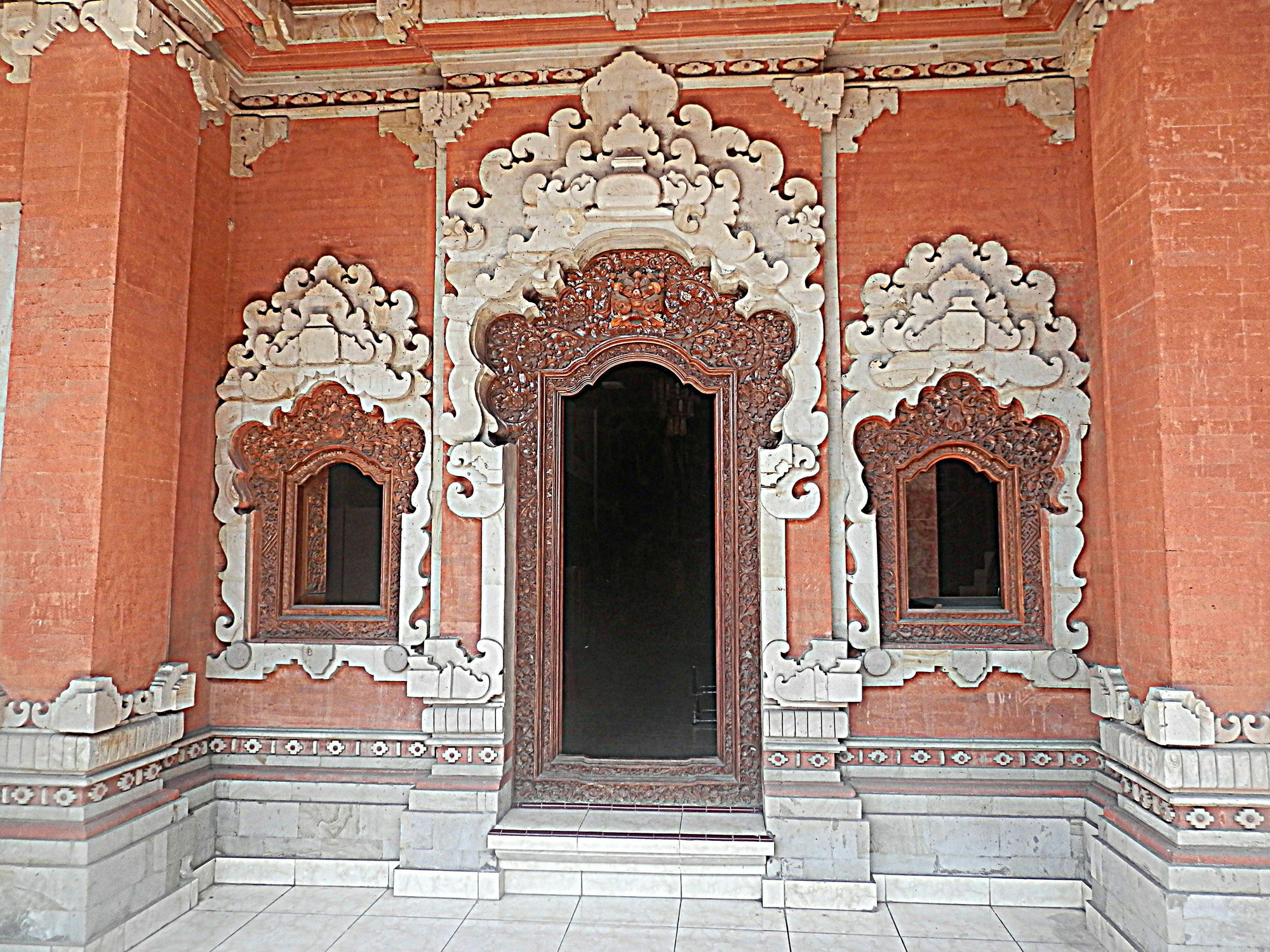 Ratih Bali * Denpasar (Bali)