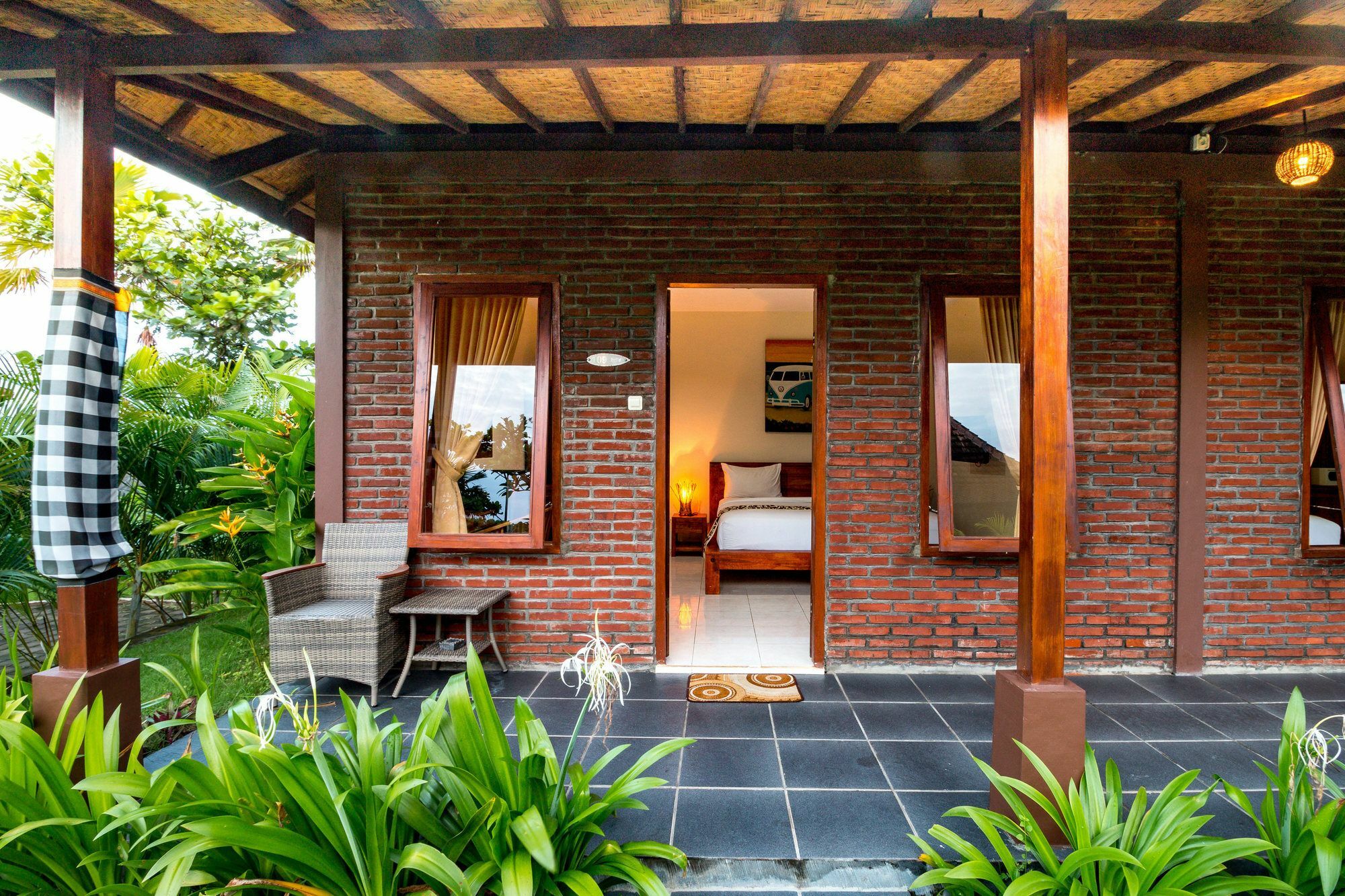 Arton & Club 4* Pulukan