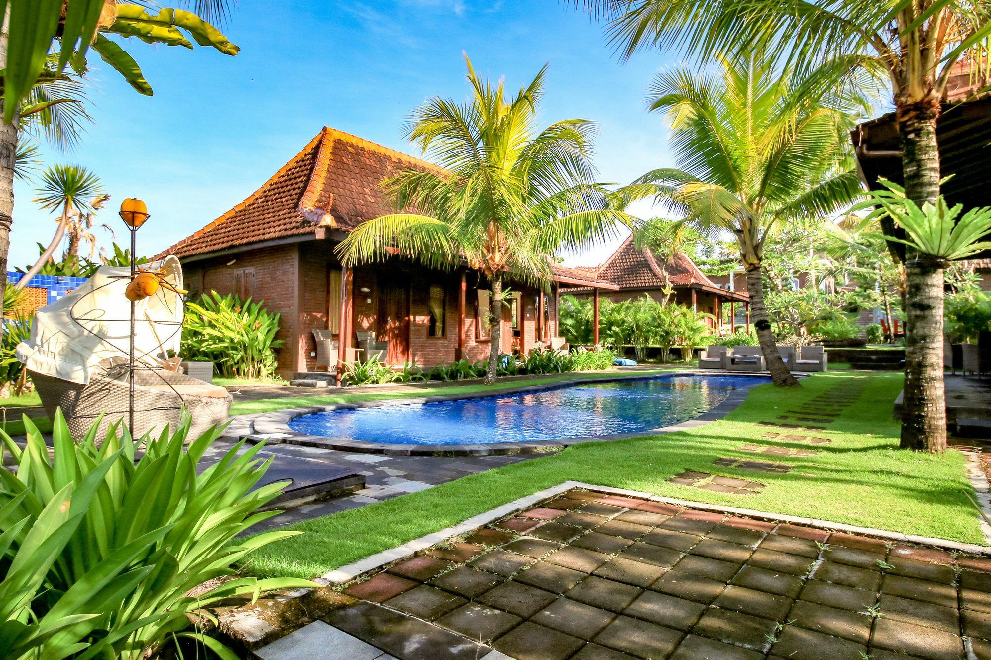 Arton & Club Pulukan