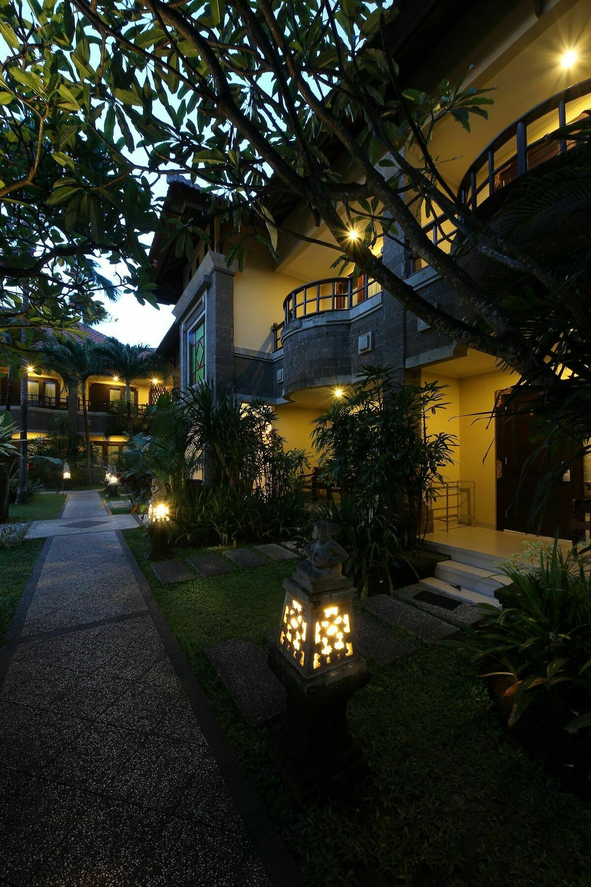Adhi Jaya Hotel 4*