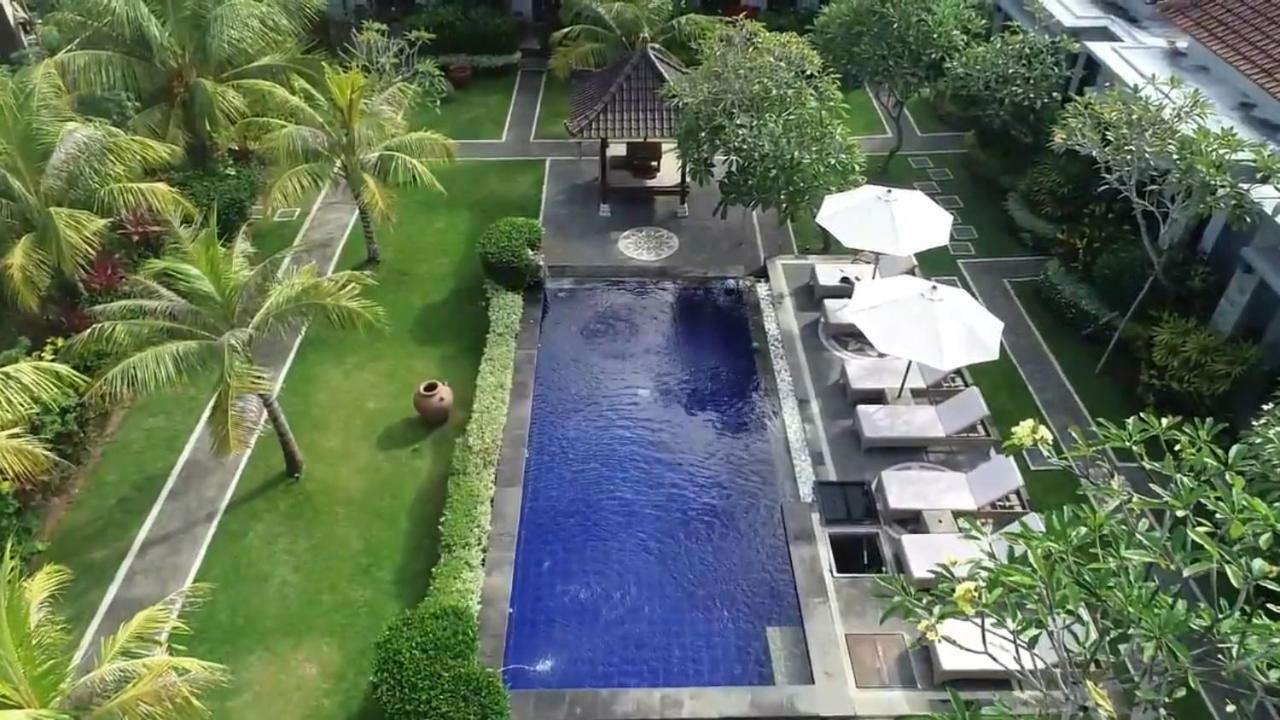 Wira & * Uluwatu (Bali)