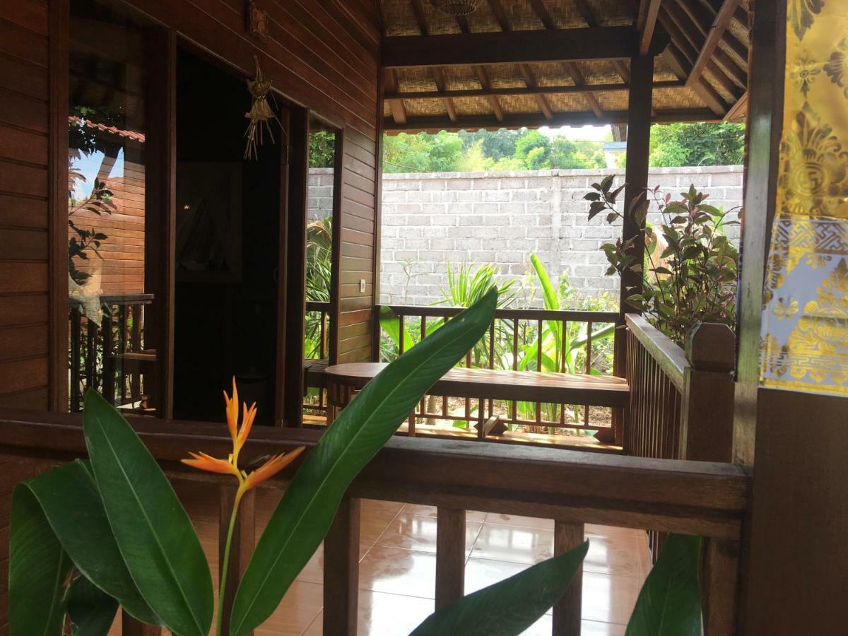 Island Garden Huts Bed & Breakfast