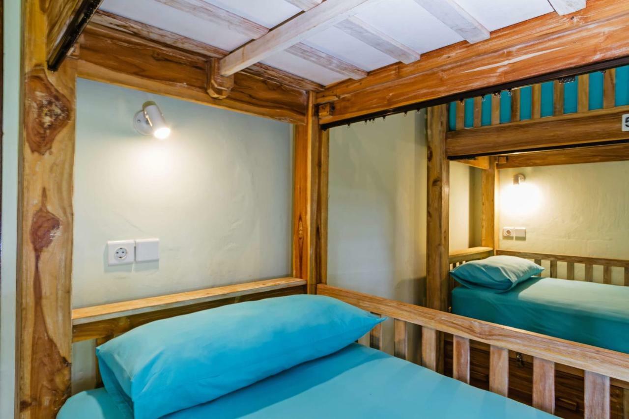 Lembongan Hostel *