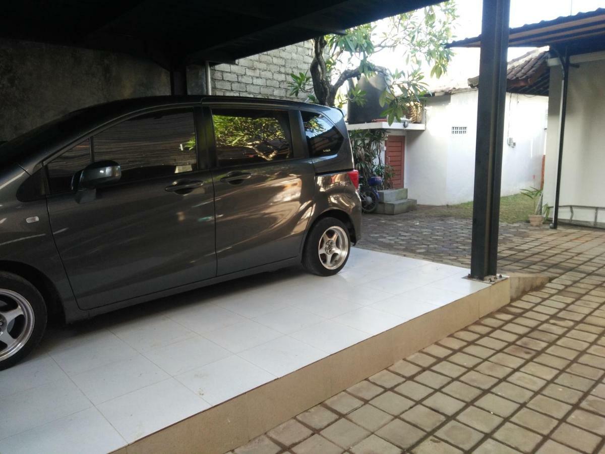 Made House And * Sanur (Bali)