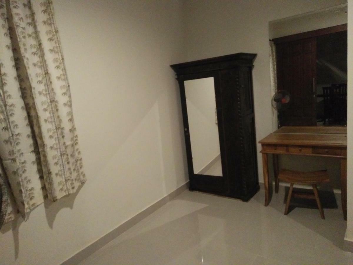 Made House And * Sanur (Bali)