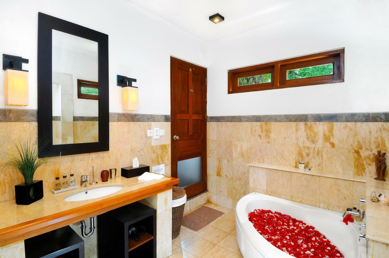 Talia Vashti - Oceanfront With Private Sea Access, Pool & Cook
