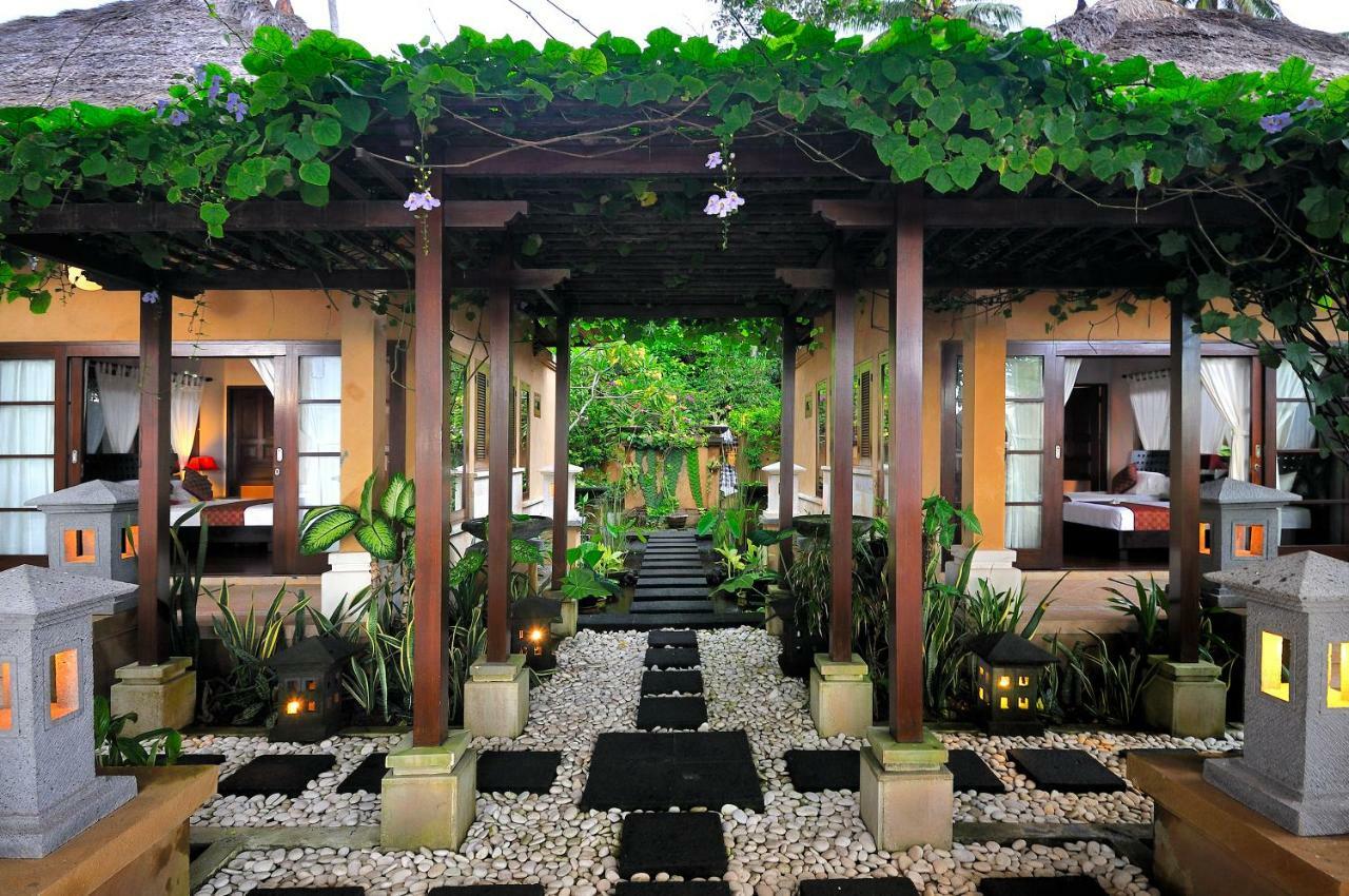Talia Vashti - Oceanfront With Private Sea Access, Pool & Cook Candi Dasa (Bali)