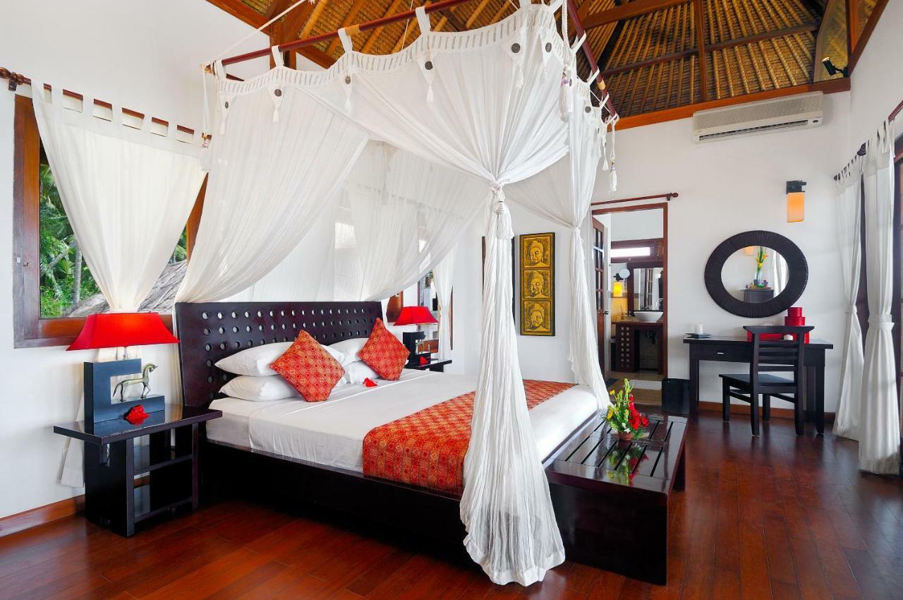 Talia Vashti - Oceanfront With Private Sea Access, Pool & Cook