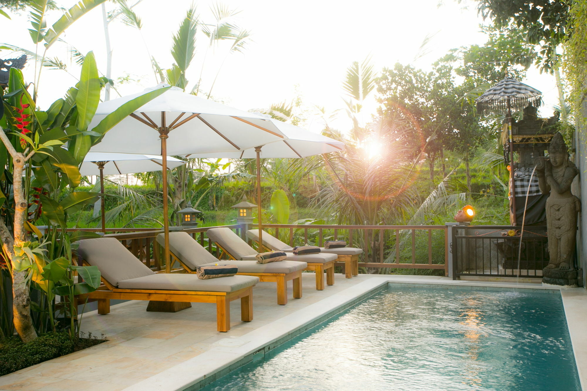 Pesantian Villa And Warung 4*