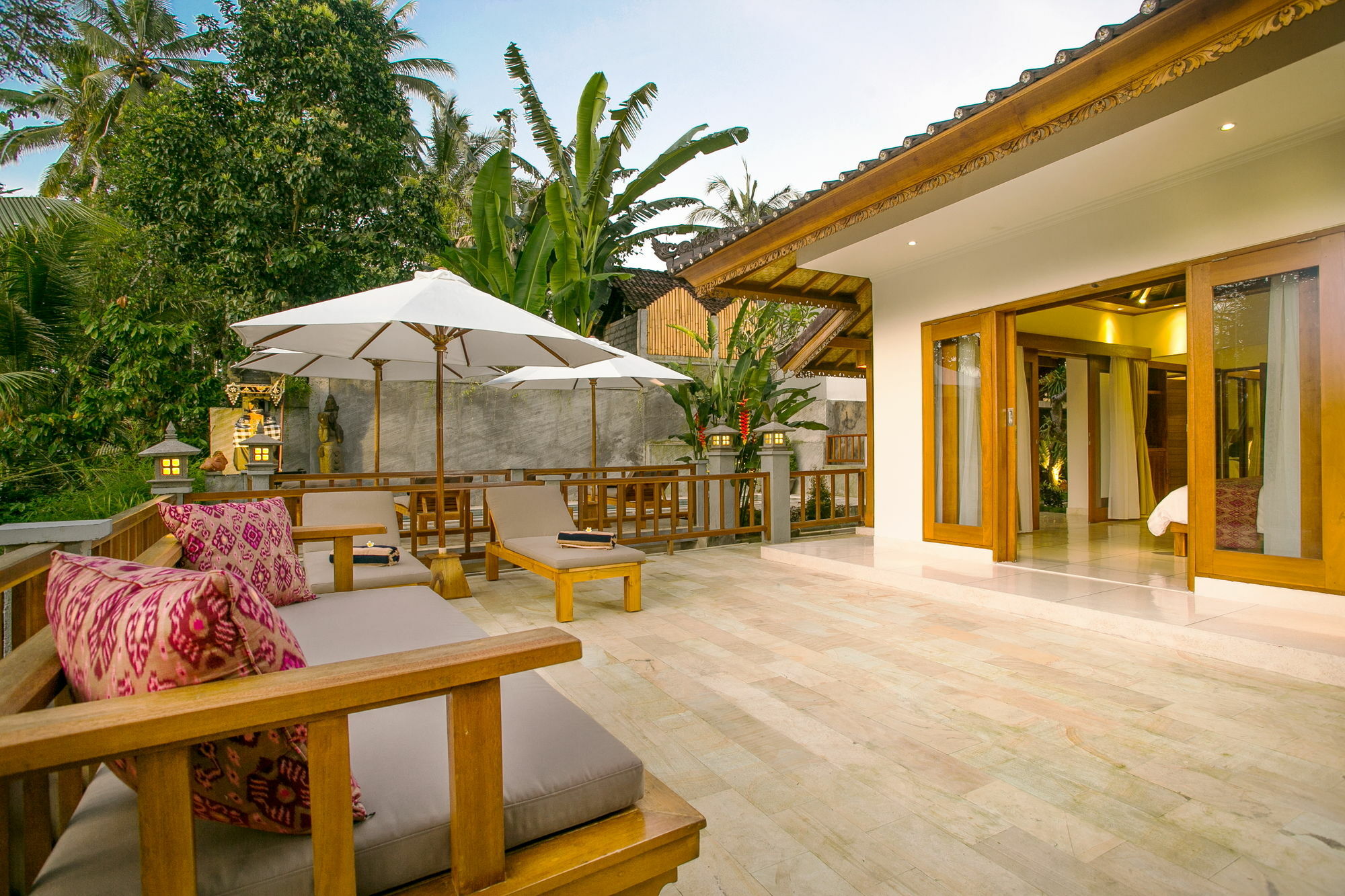 Pesantian Villa And Warung 4*