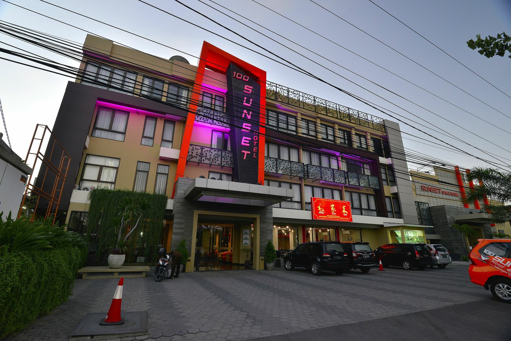100 Sunset Kuta & Ballroom 3*