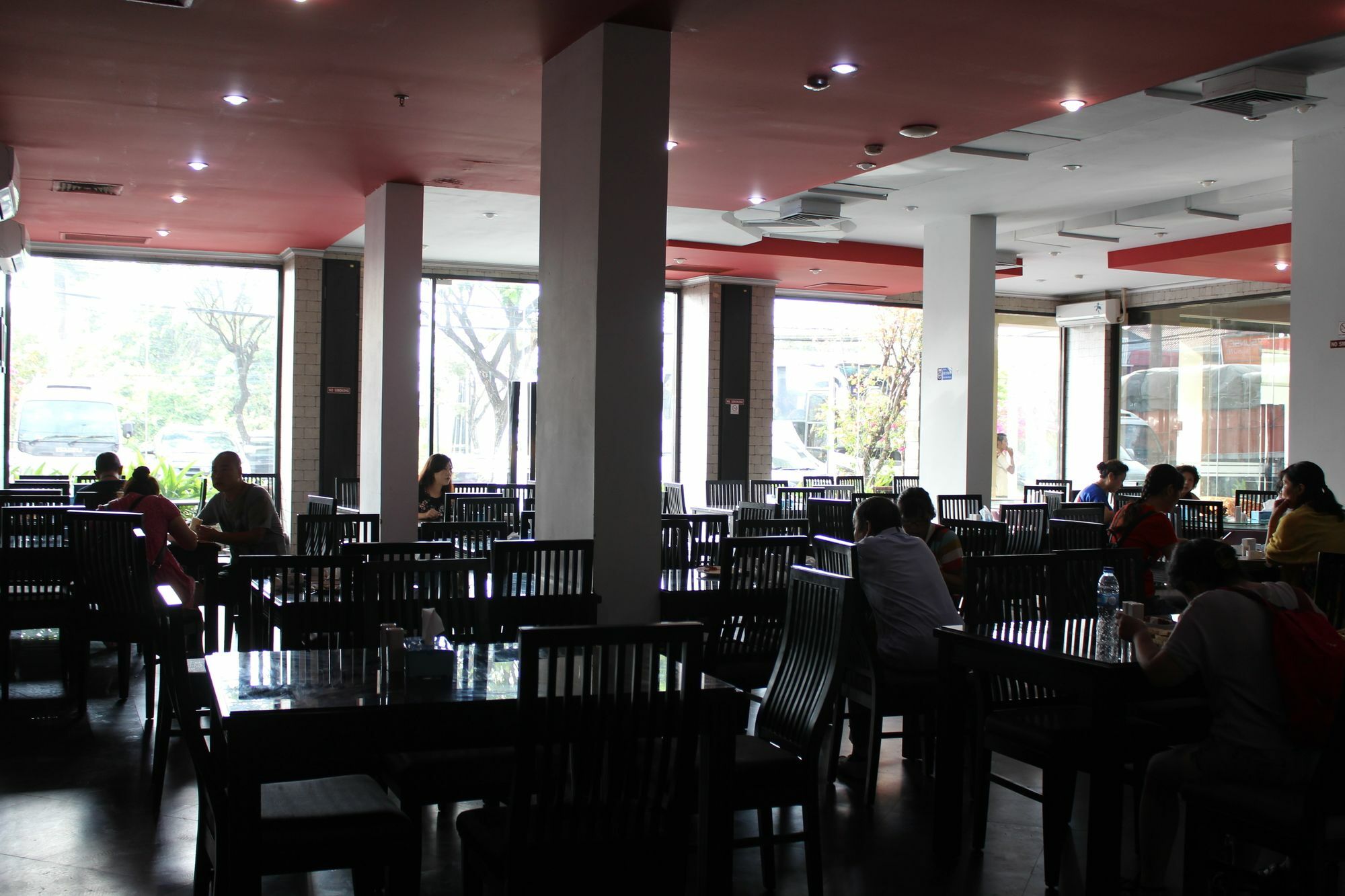 Hotel 100 Sunset Kuta & Ballroom