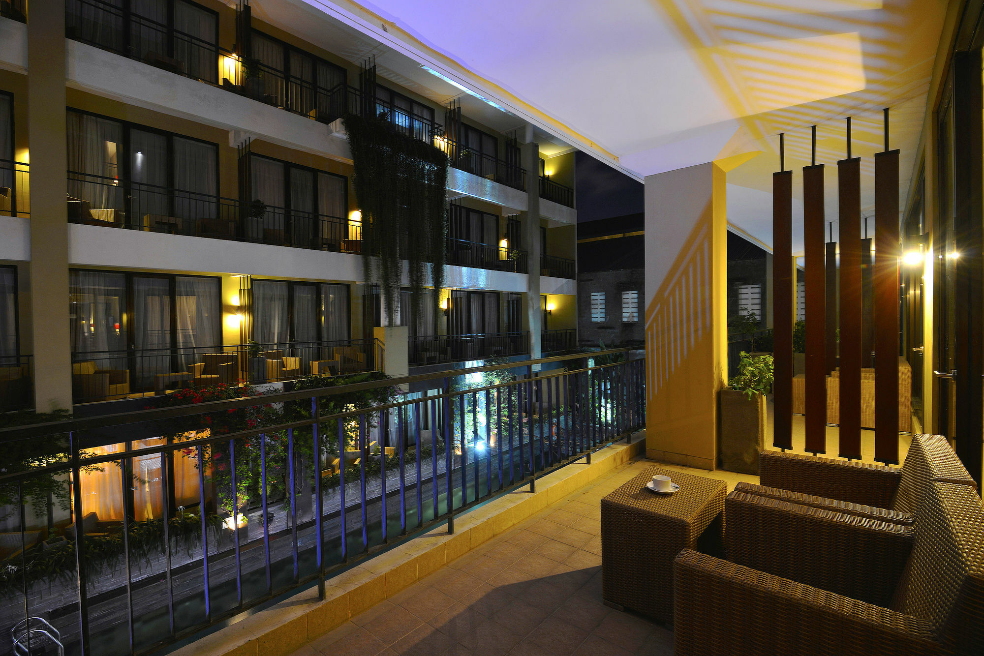 100 Sunset Kuta & Ballroom Hotel