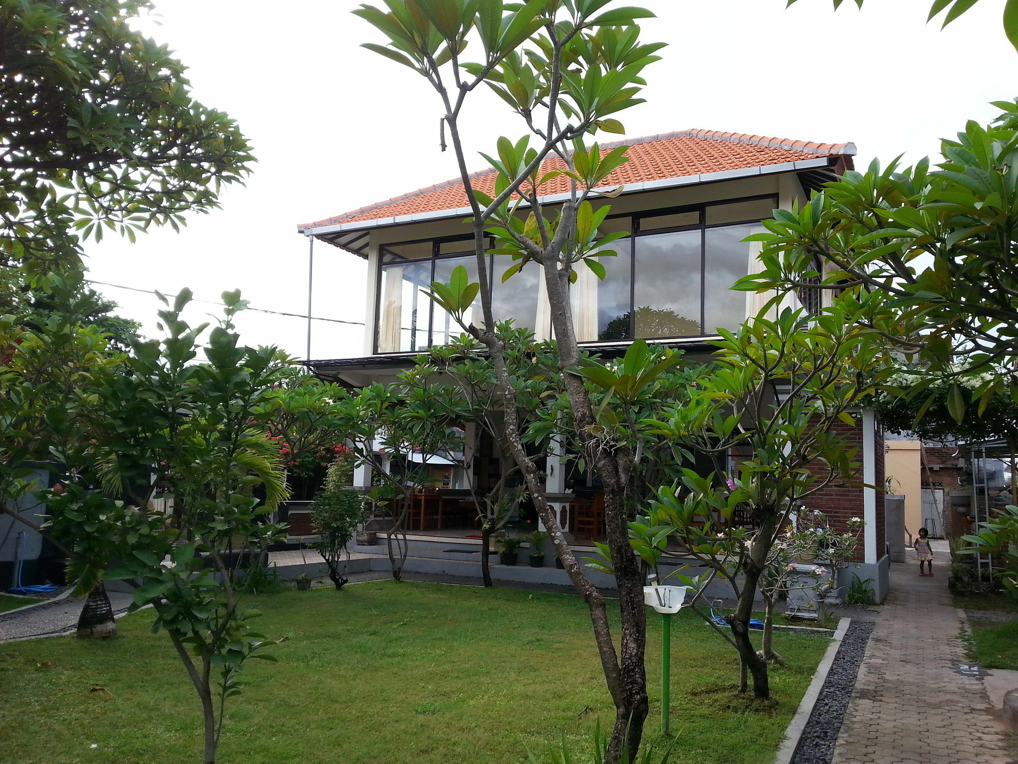 Puri Mandhara Wisma tamu