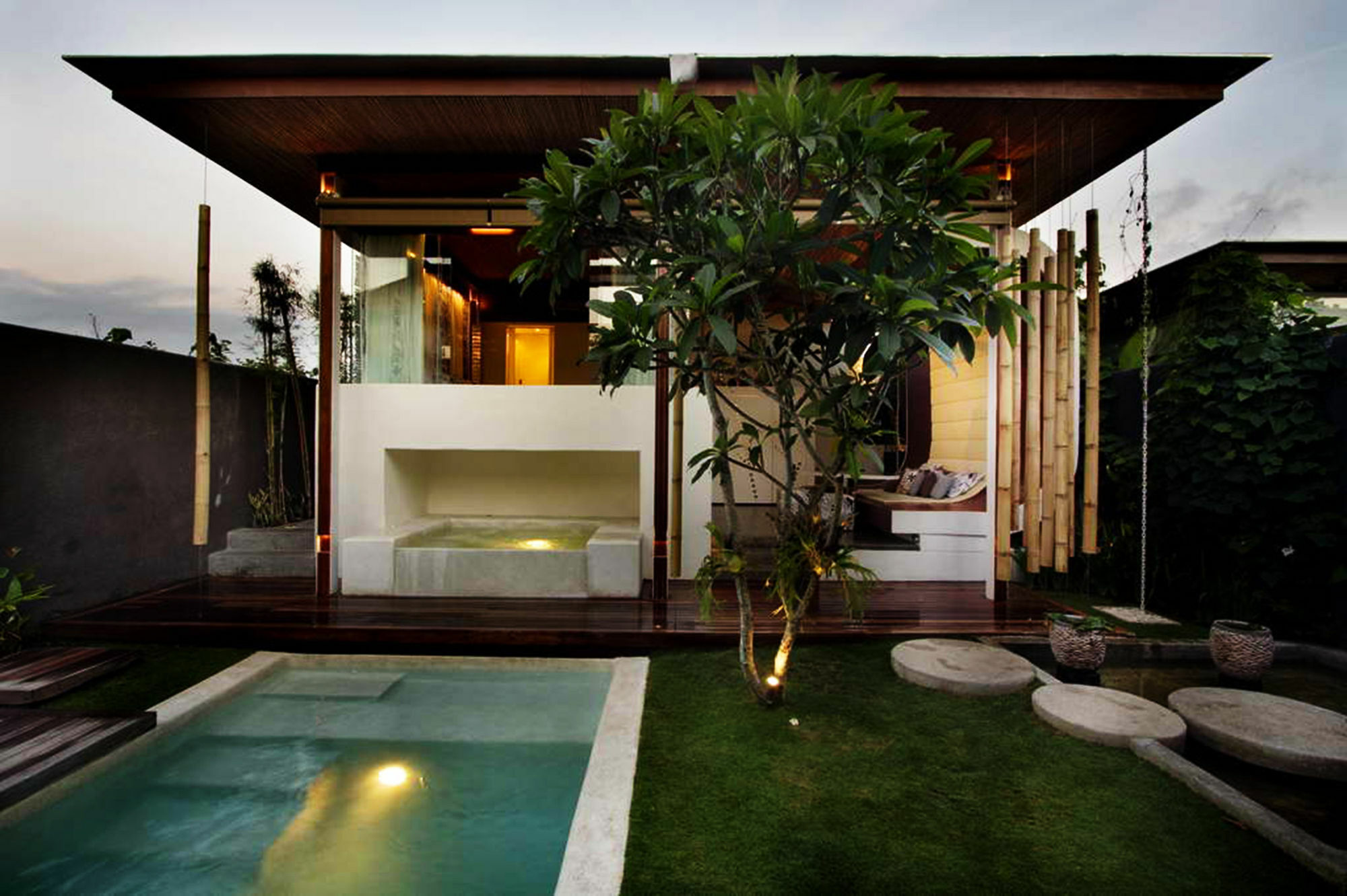 Kiss Bali