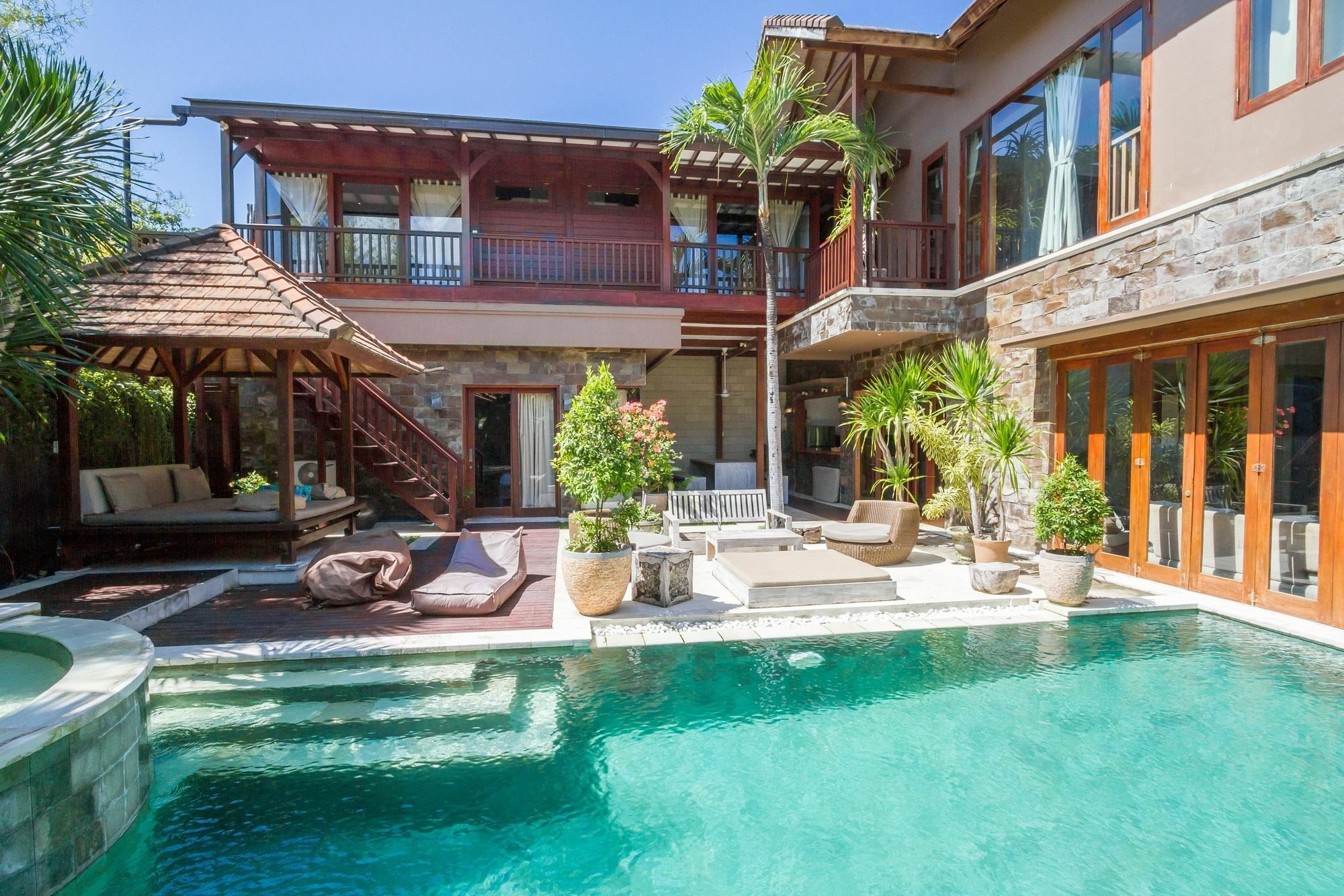 Martine - Fantastic 5br - Perfect Location In Villa