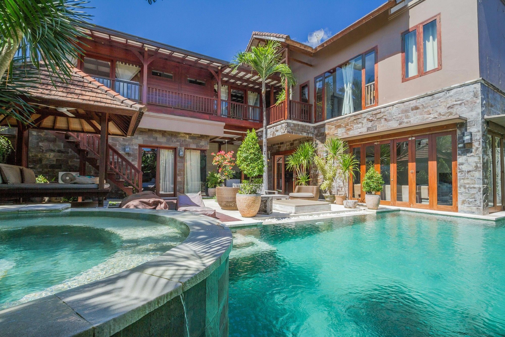 Martine - Fantastic 5br - Perfect Location In *