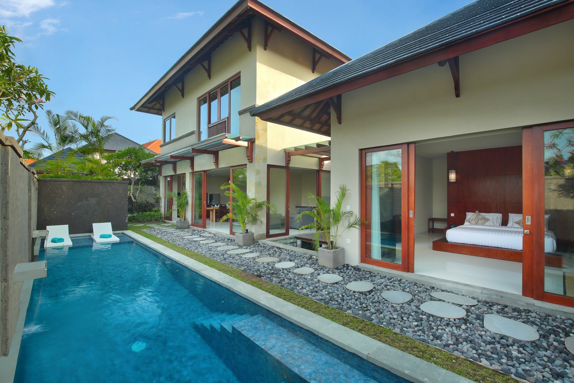 Villa Theanna And *