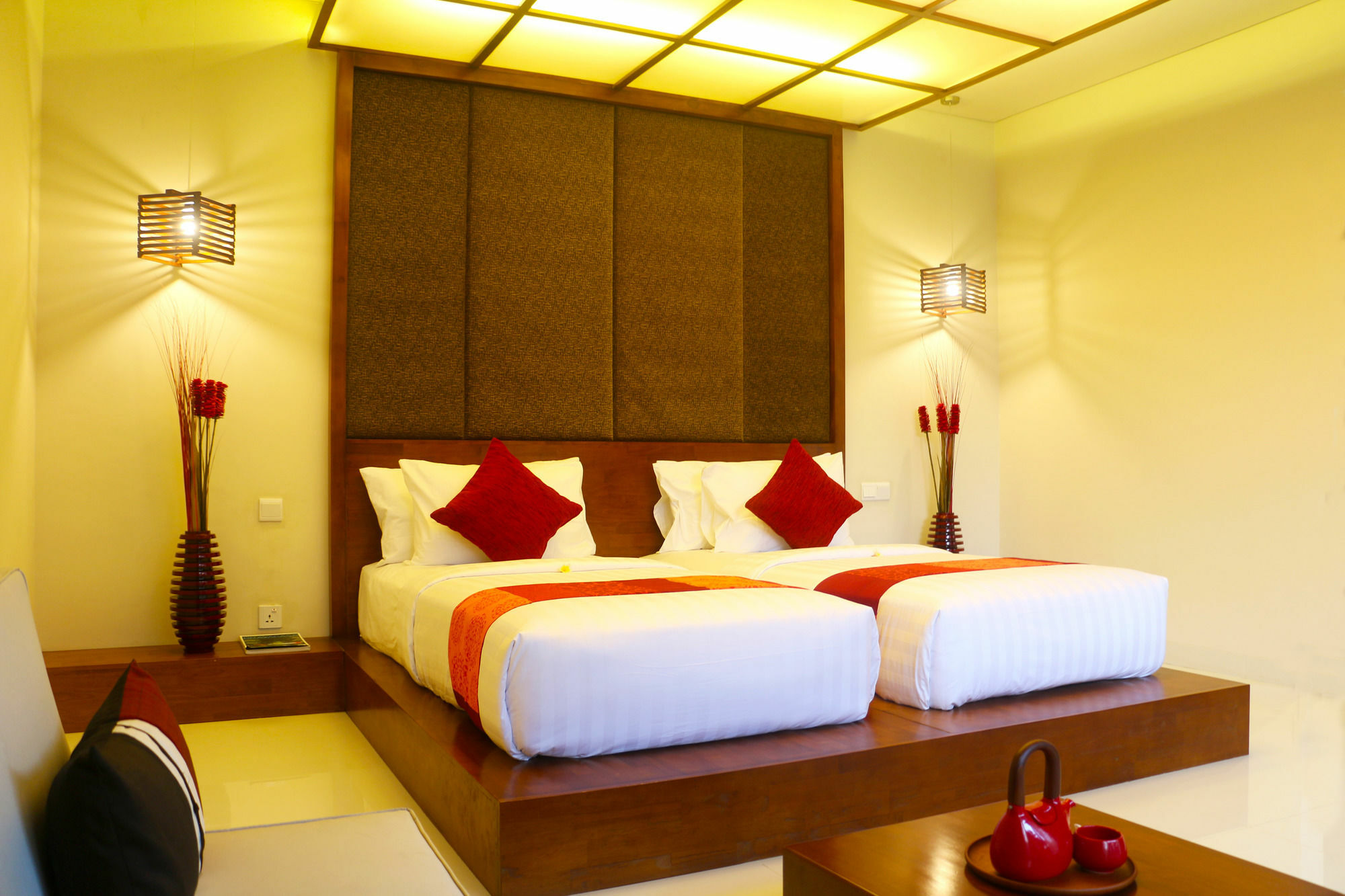 Villa Theanna And *
