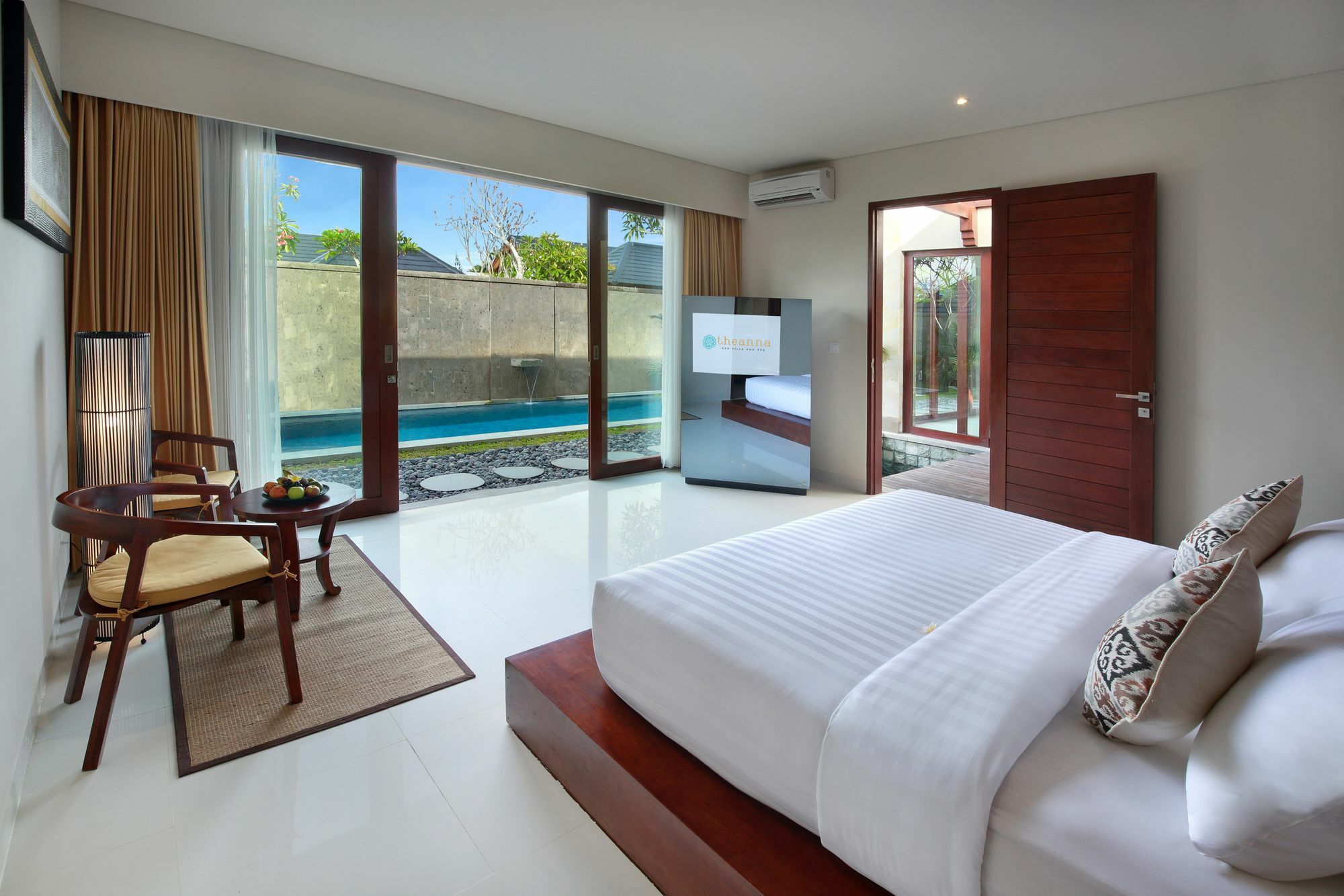 Theanna And Villa Canggu (Bali)