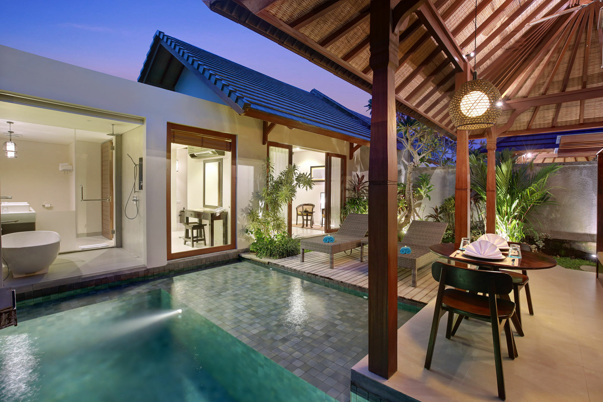 Theanna And Villa