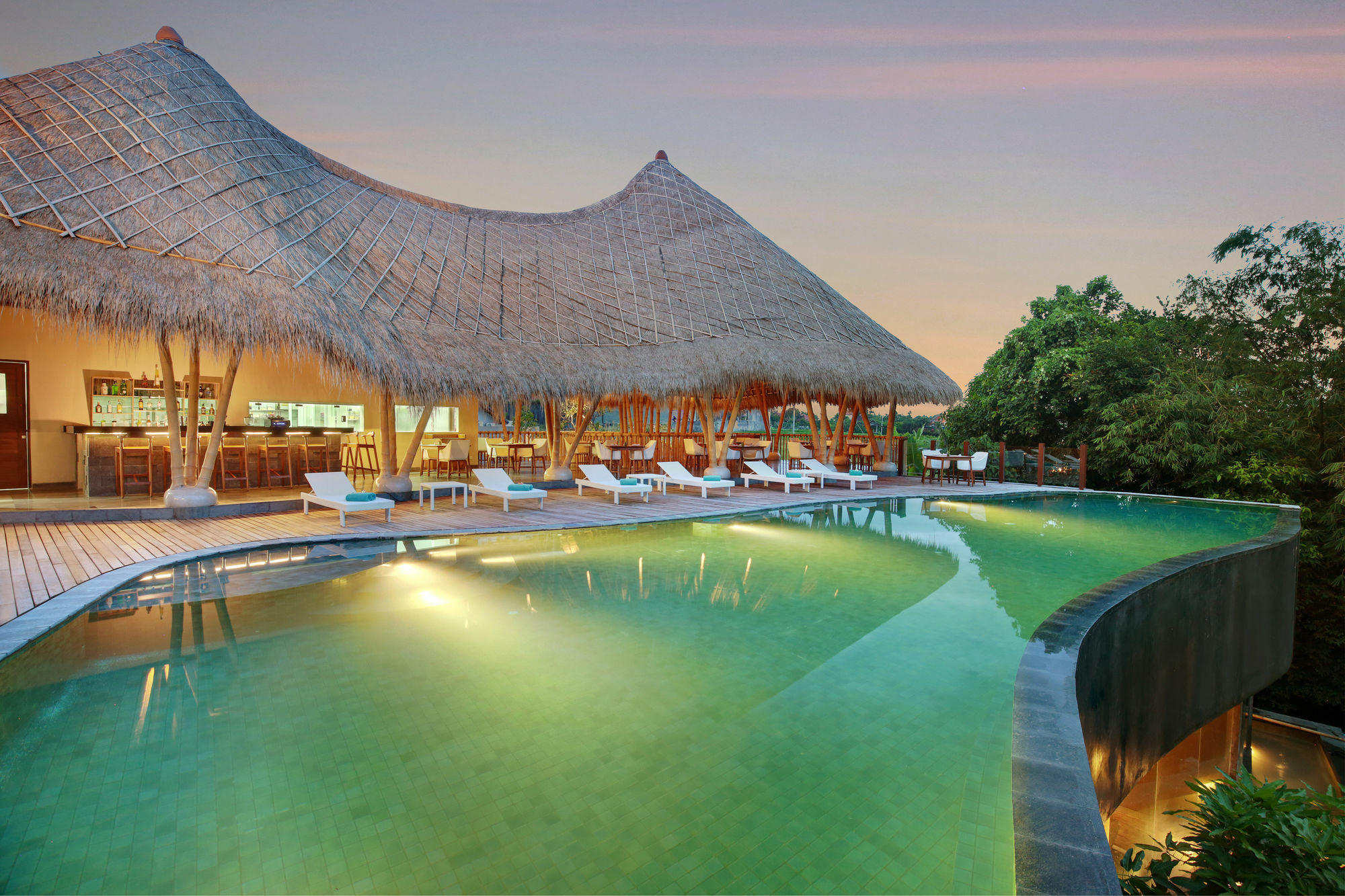 Villa Theanna And