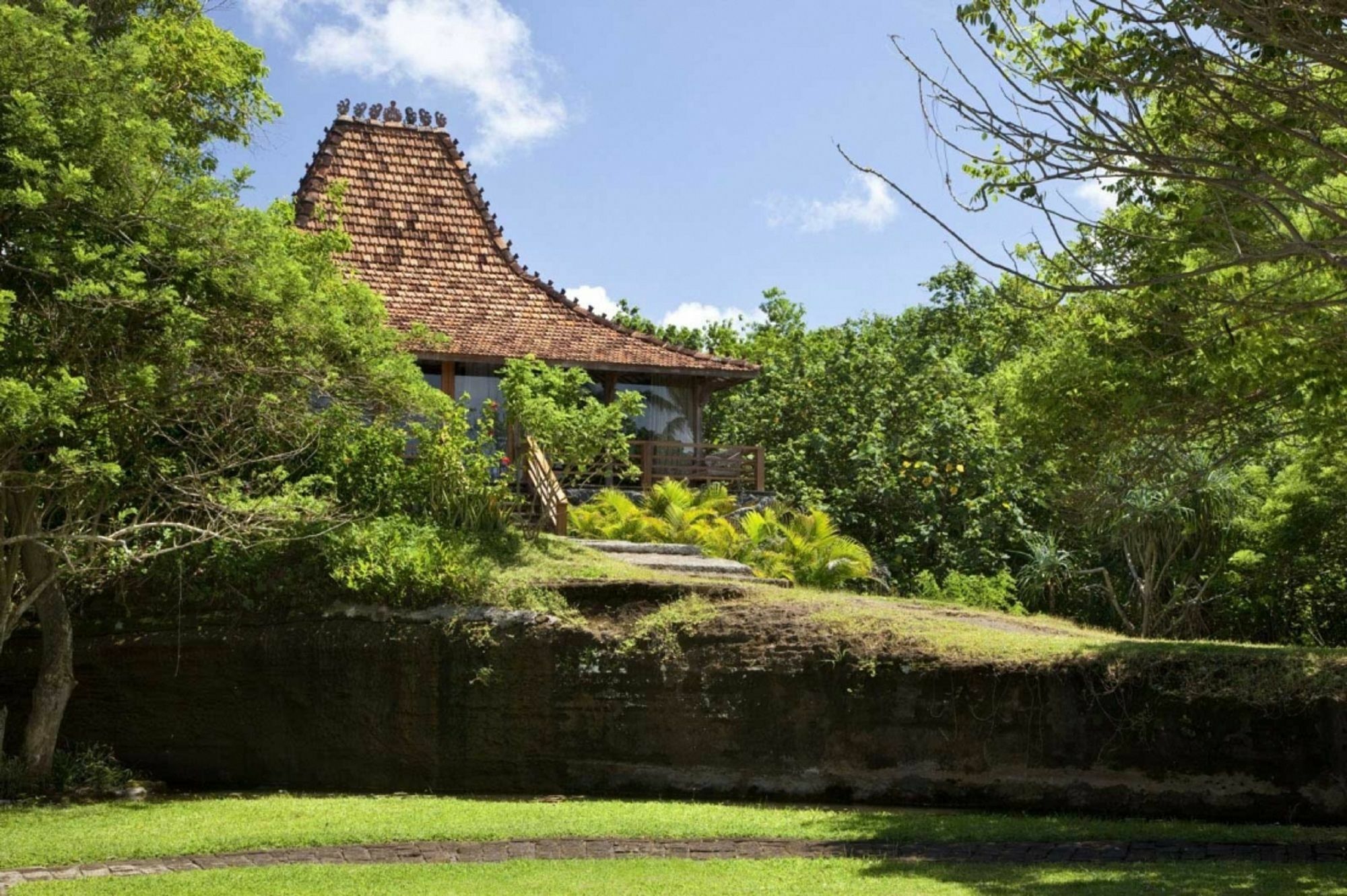 Ketapang Estate Hotel 4*