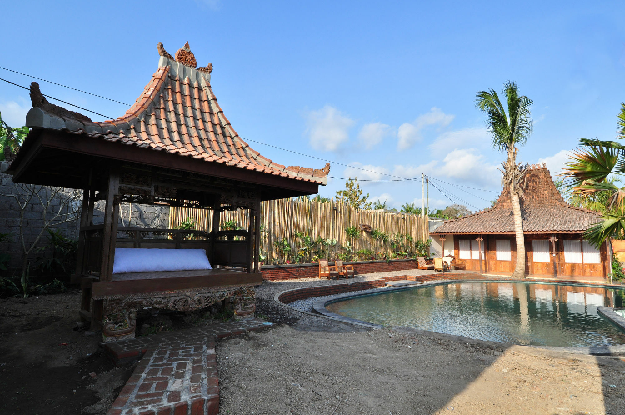 Kampoeng Joglo Abangan Inn