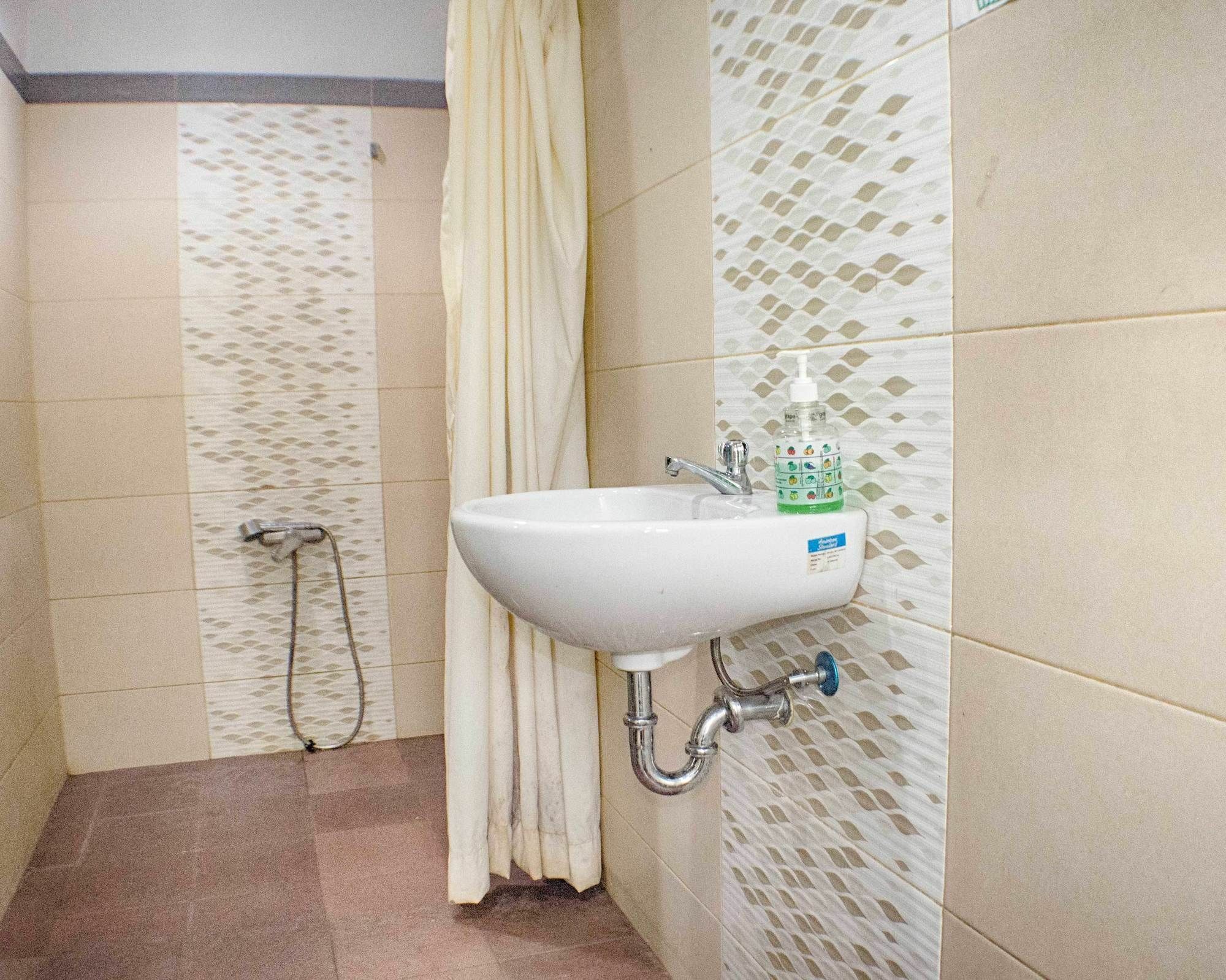 Lagas Hostel *