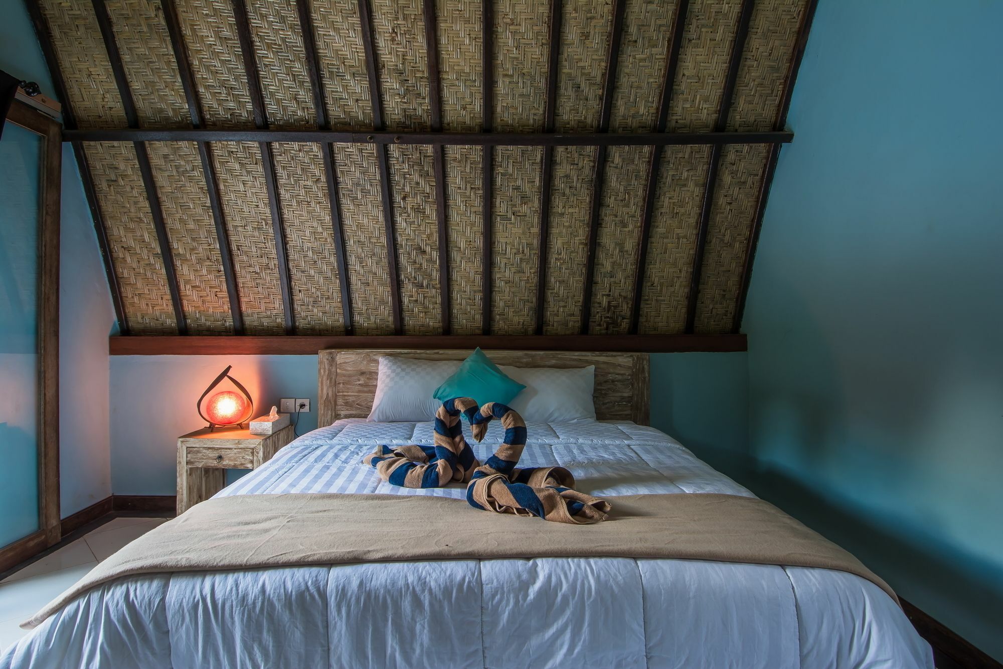 Apit Lawang & Resto Guest house Batununggul