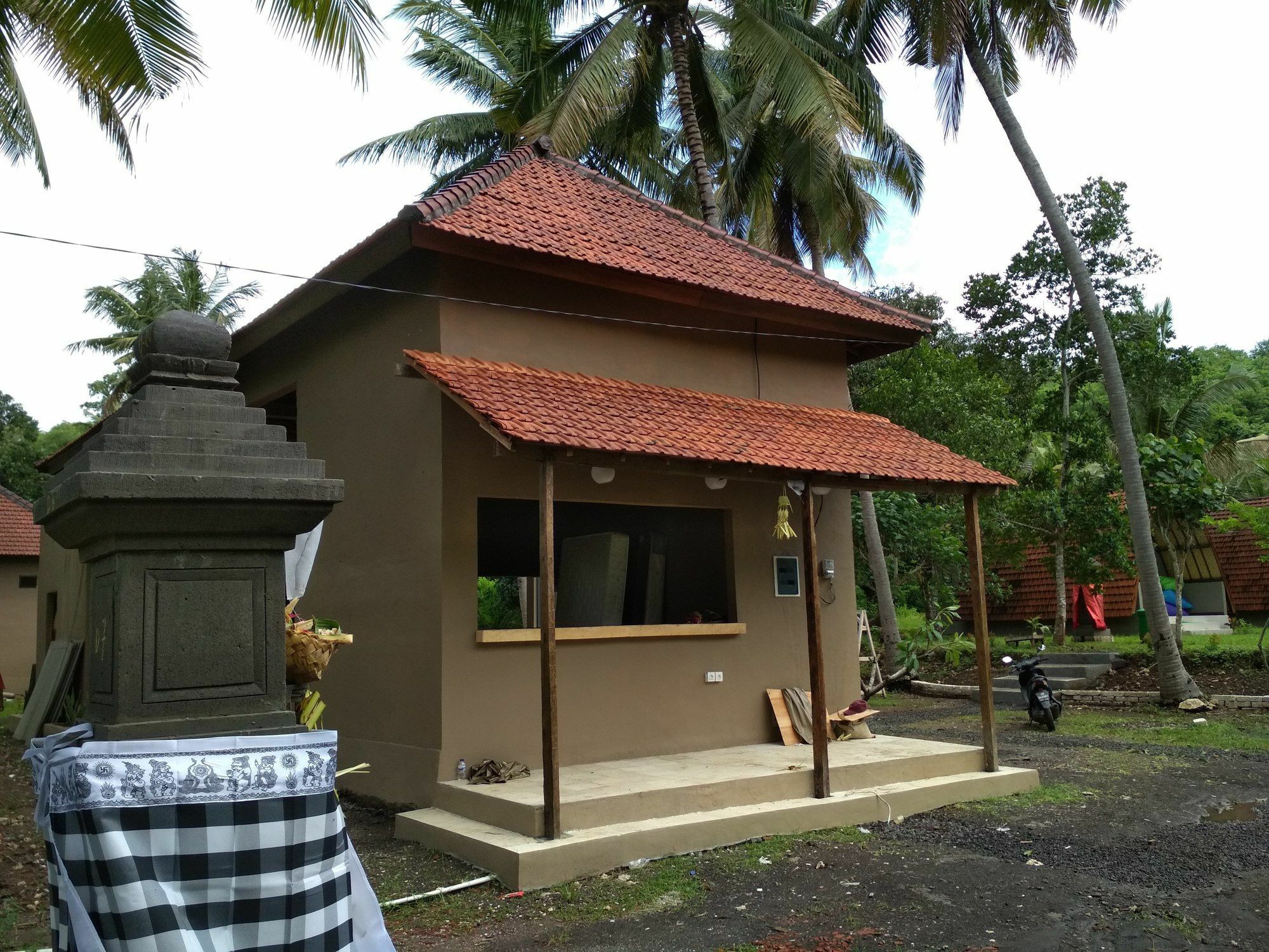 Apit Lawang & Resto Guest house Batununggul