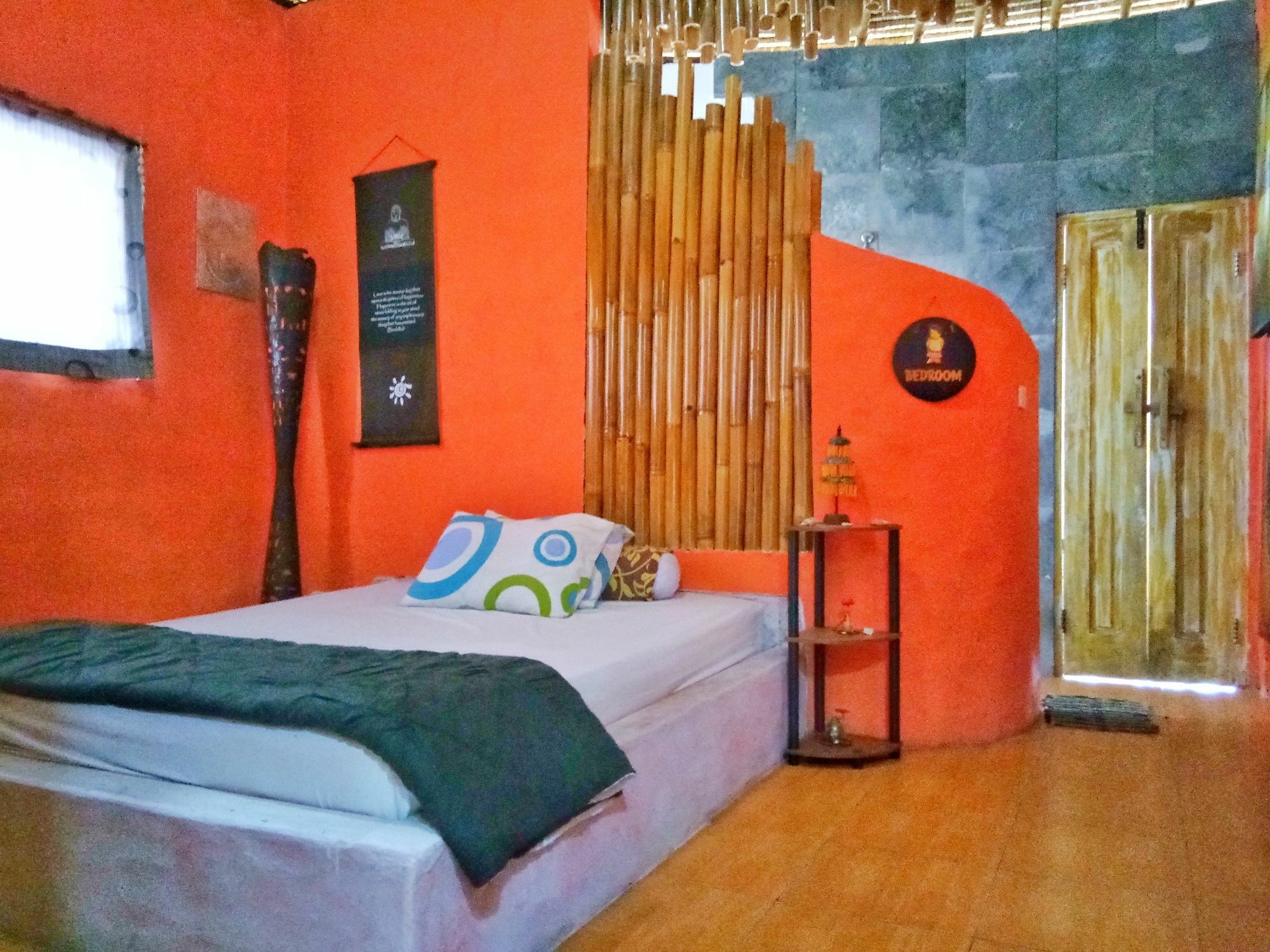 Guest house Rumah Warna 2*