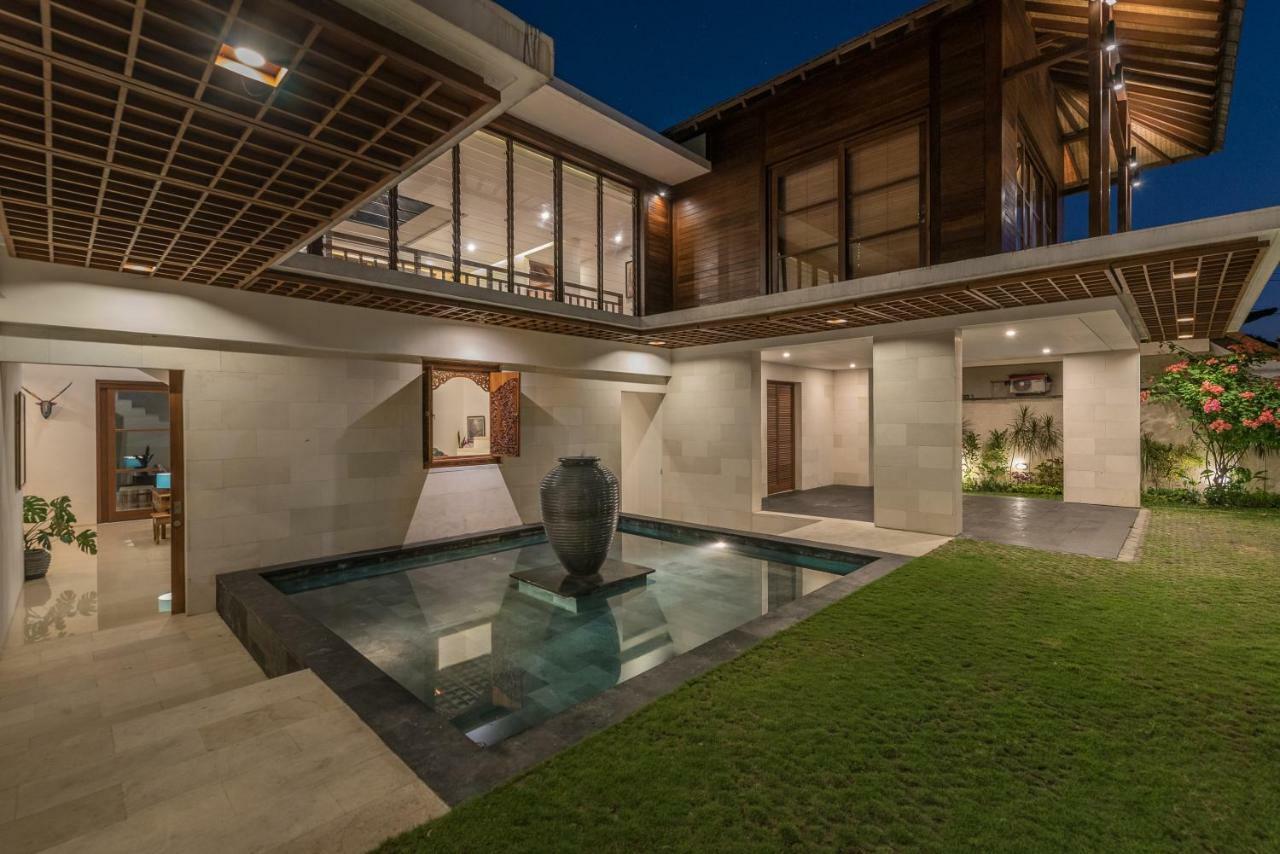 Rusa Biru - Modern With Private Pool And Cook In The Heart Of Berawa Villa