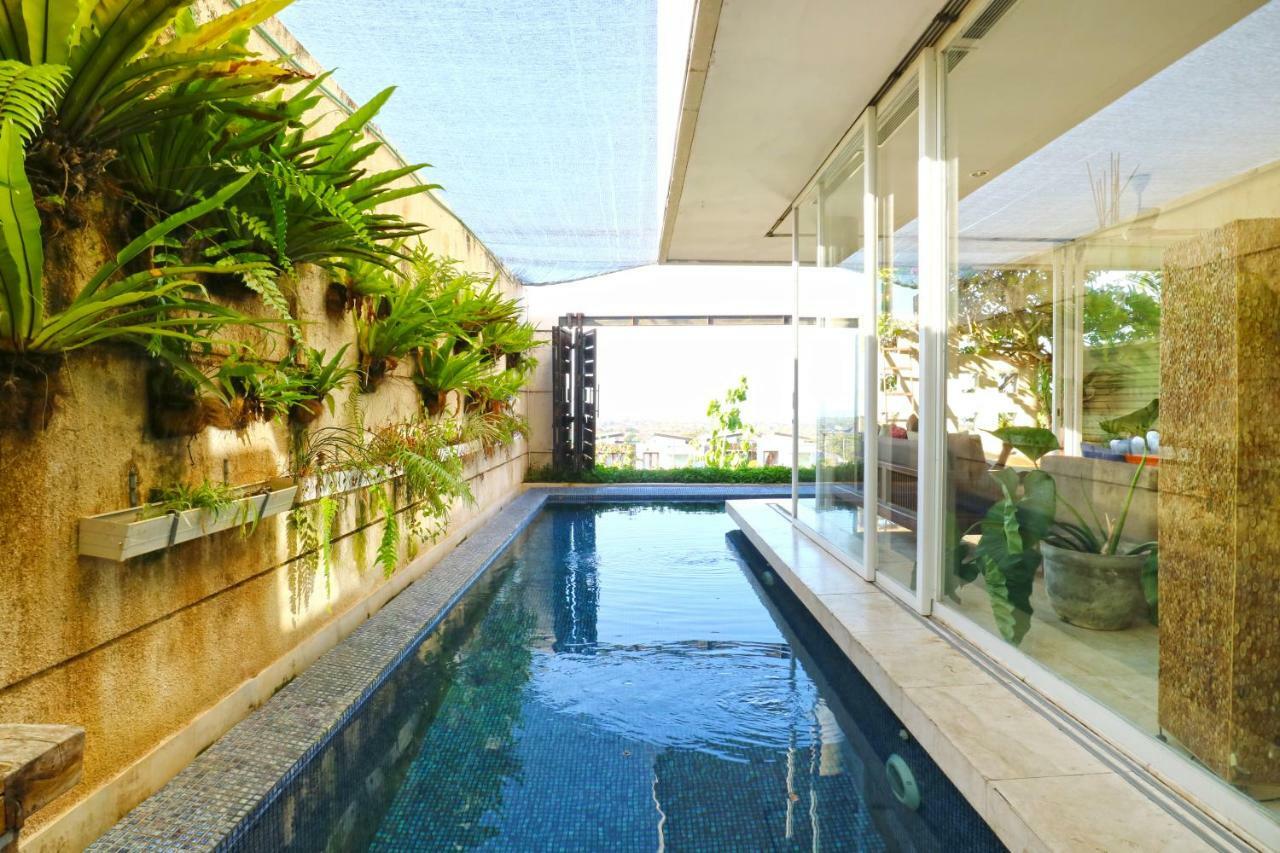 Tigadis Ungasan (Bali)