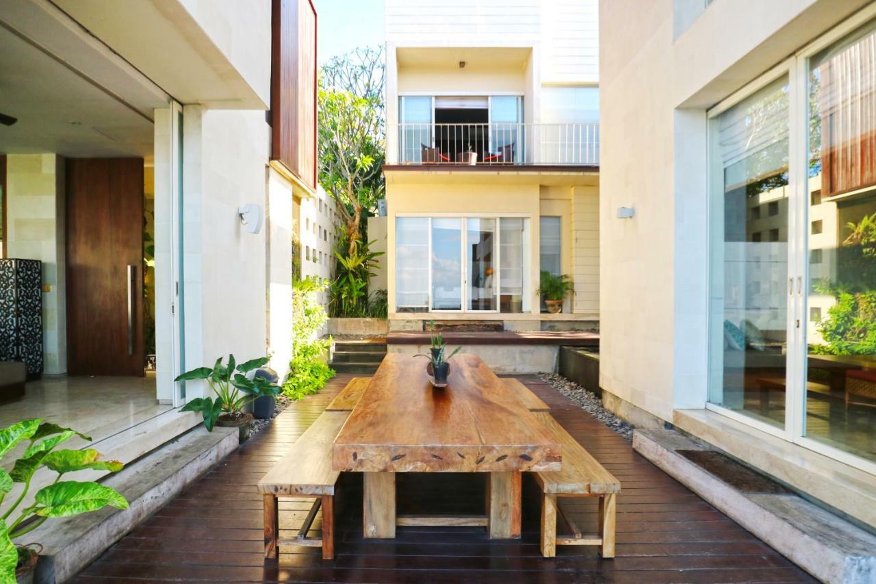 Tigadis Villa Ungasan (Bali)