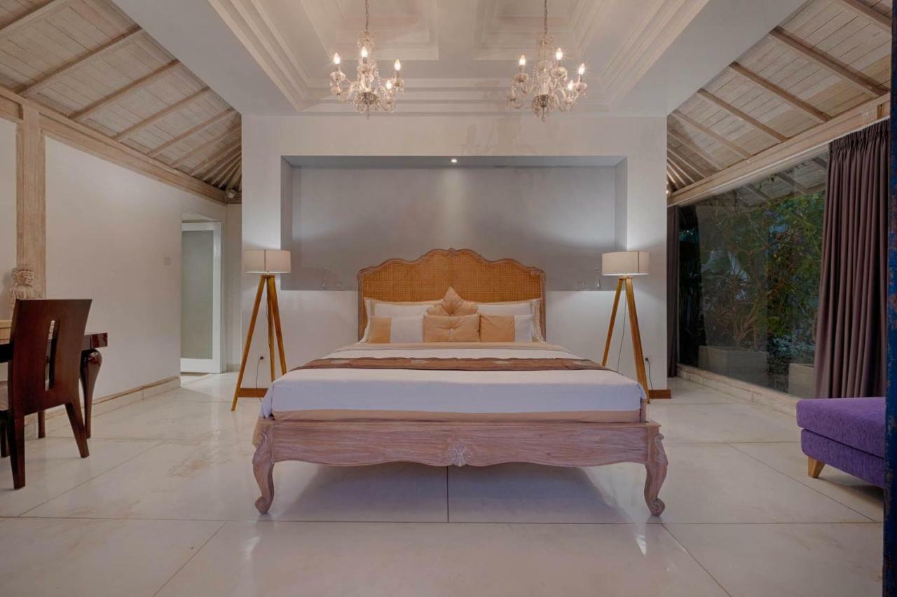 By Sanga Sanga Hospitality Villa *
