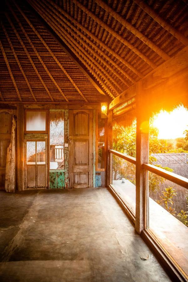 Vertical House Bali Lodge *