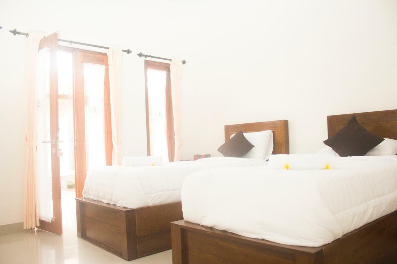 Miko Bali Rumah pedesaan