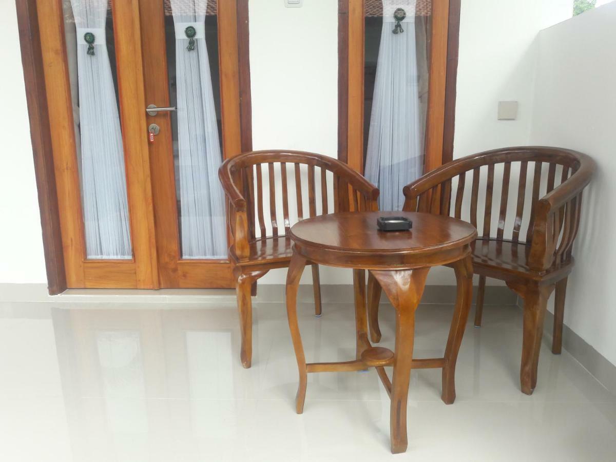 Miko Bali Rumah pedesaan Toyapakeh