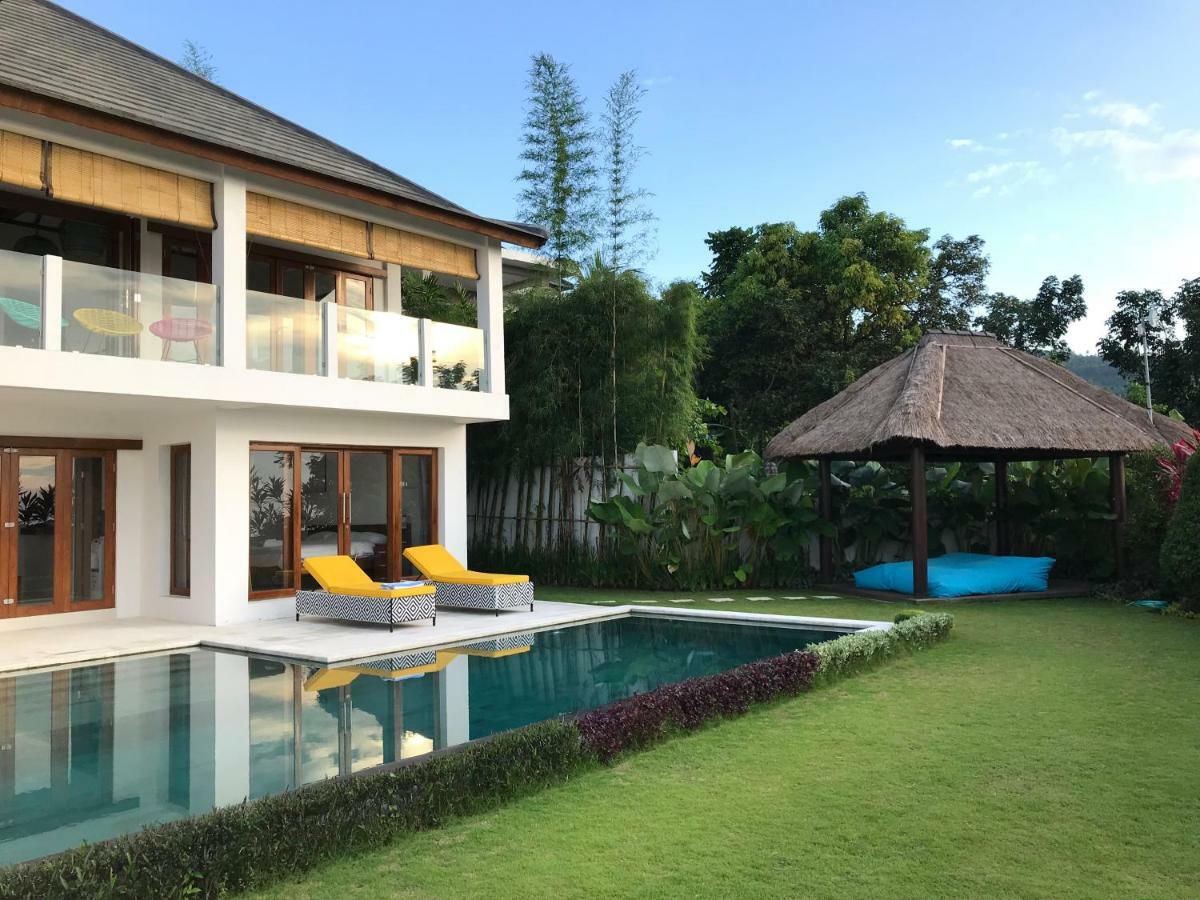 Villa Putih Lovina (Bali)
