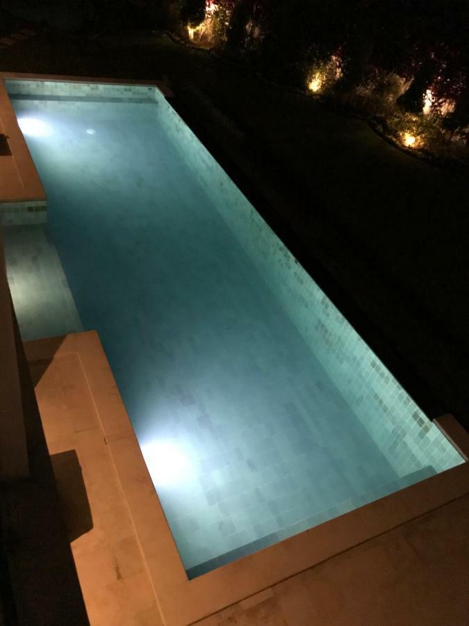 Villa Putih *