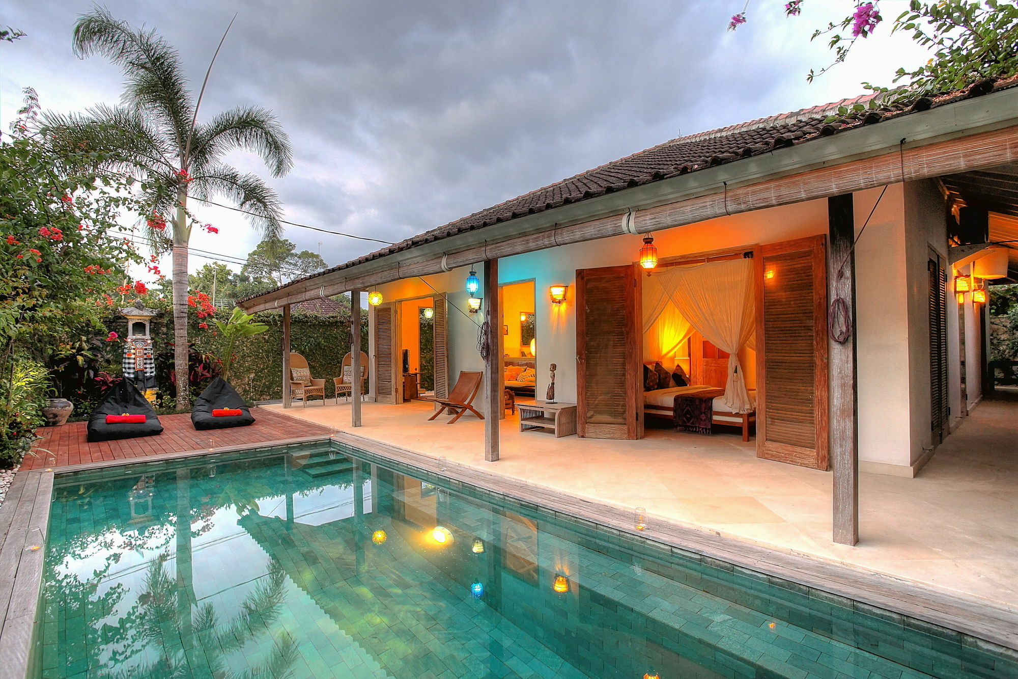 007 * Seminyak (Bali)