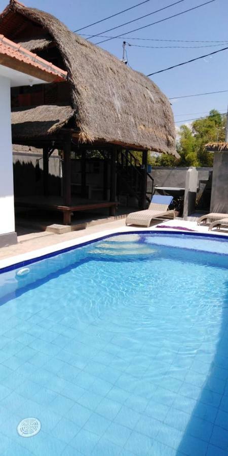 Bed & Breakfast Izaac's Lovina (Bali)